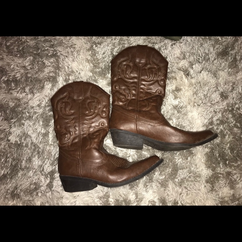 madden girl cowboy boots:)